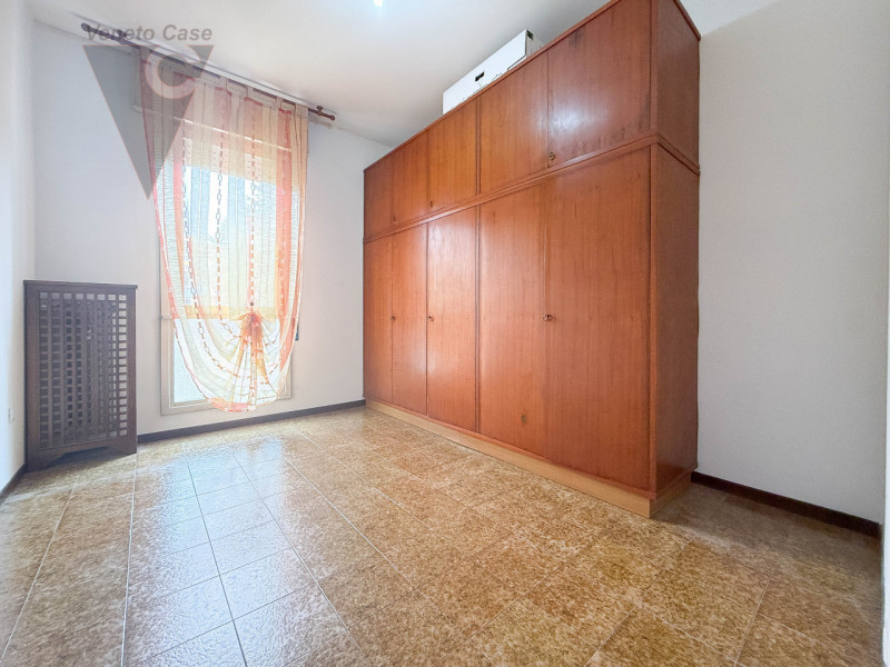 NOVENTA PADOVANA -  3 CAMERE PIANO INTERMEDIO
In zona residenziale tranquilla e servitissima di N...