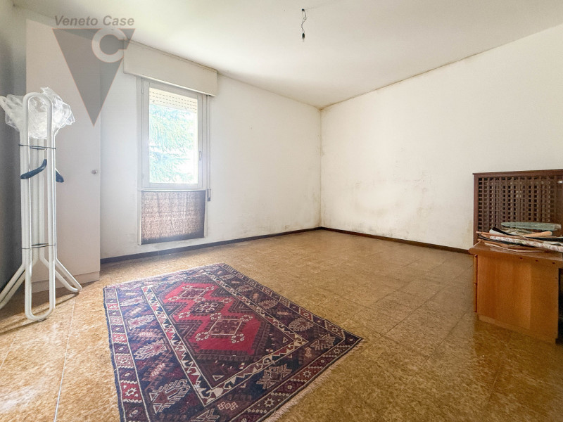 NOVENTA PADOVANA -  3 CAMERE PIANO INTERMEDIO
In zona residenziale tranquilla e servitissima di N...