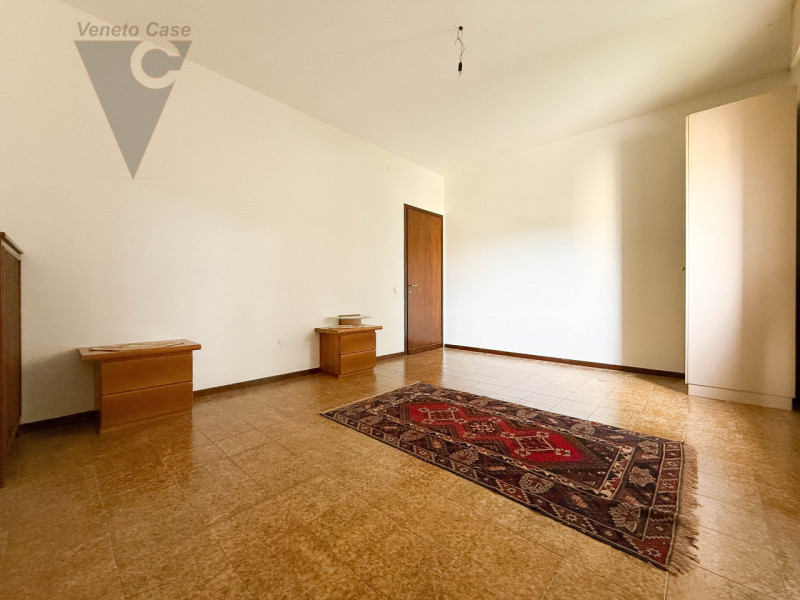 NOVENTA PADOVANA -  3 CAMERE PIANO INTERMEDIO
In zona residenziale tranquilla e servitissima di N...