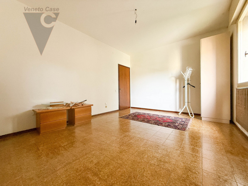 NOVENTA PADOVANA -  3 CAMERE PIANO INTERMEDIO
In zona residenziale tranquilla e servitissima di N...