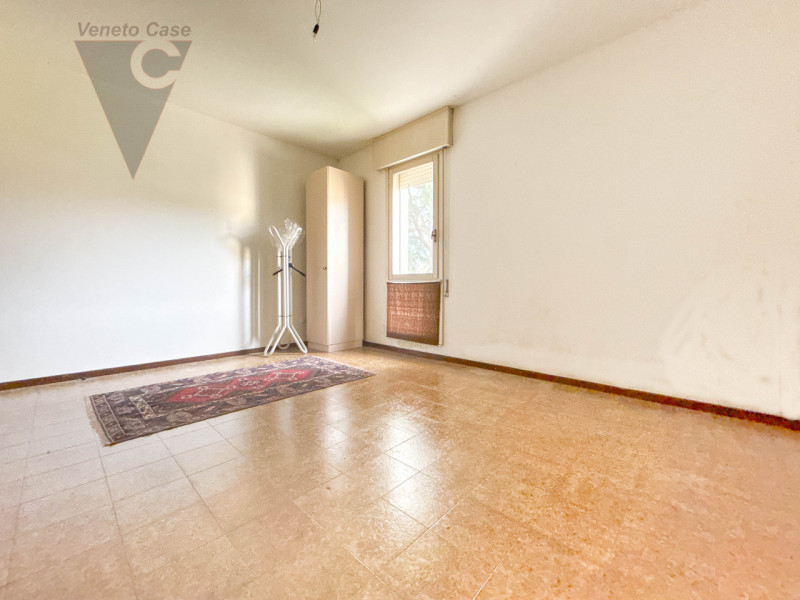 NOVENTA PADOVANA -  3 CAMERE PIANO INTERMEDIO
In zona residenziale tranquilla e servitissima di N...