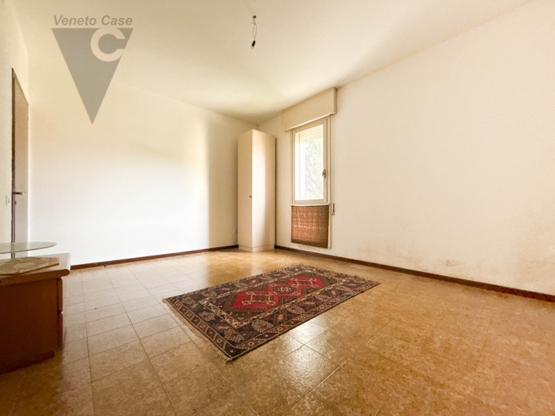 NOVENTA PADOVANA -  3 CAMERE PIANO INTERMEDIO
In zona residenziale tranquilla e servitissima di N...