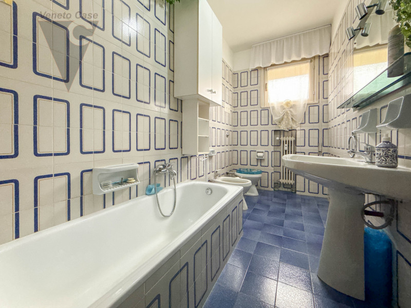 NOVENTA PADOVANA -  3 CAMERE PIANO INTERMEDIO
In zona residenziale tranquilla e servitissima di N...