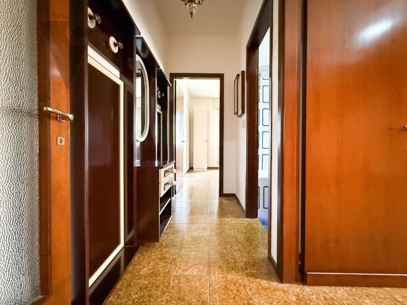 NOVENTA PADOVANA -  3 CAMERE PIANO INTERMEDIO
In zona residenziale tranquilla e servitissima di N...