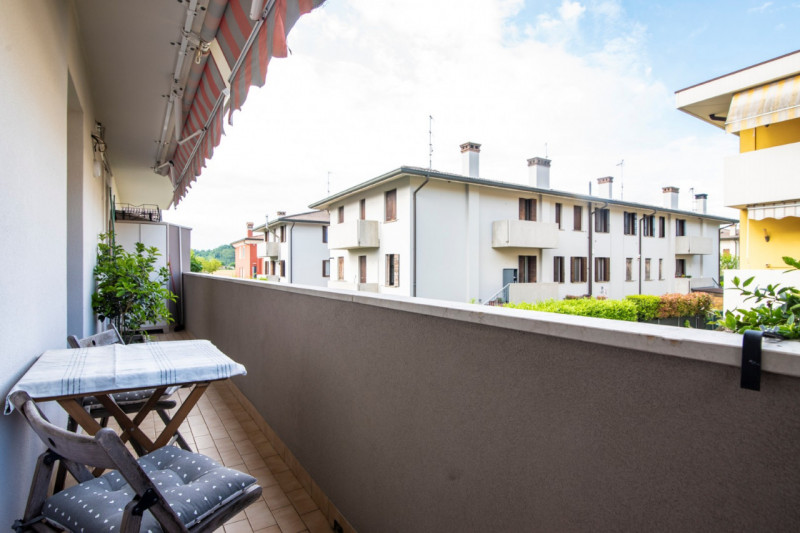 A San Biagio di Teolo proponiamo in vendita un accogliente e funzionale bicamere, ideale per chi ...