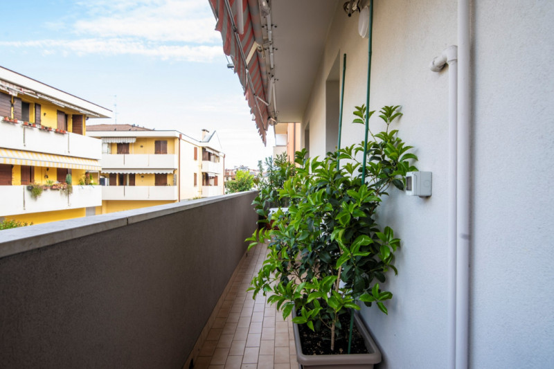 A San Biagio di Teolo proponiamo in vendita un accogliente e funzionale bicamere, ideale per chi ...