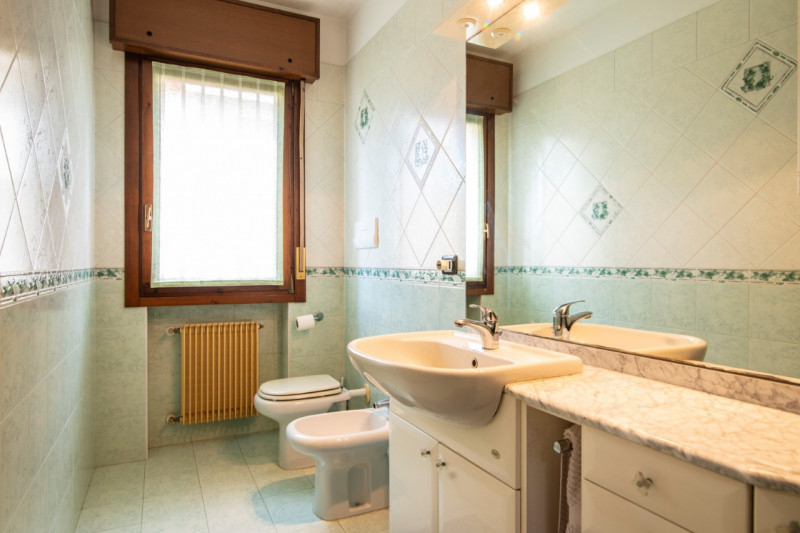 A San Biagio di Teolo proponiamo in vendita un accogliente e funzionale bicamere, ideale per chi ...