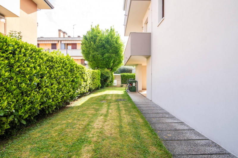 A San Biagio di Teolo proponiamo in vendita un accogliente e funzionale bicamere, ideale per chi ...