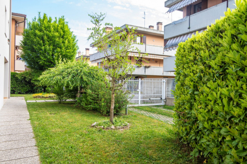 A San Biagio di Teolo proponiamo in vendita un accogliente e funzionale bicamere, ideale per chi ...