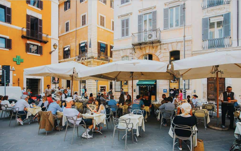 Per info, Maddalena 351 799 3937, Riferimento annuncio MD04

In posizione centrale e di passaggio...