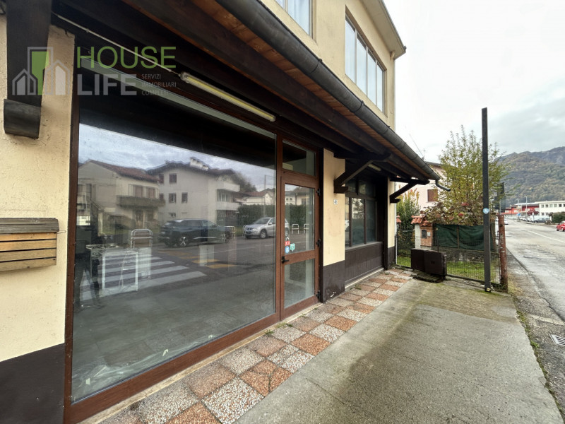 TORREBELVICINO: APPARTAMENTO BICAMERE attualmente locato al primo piano con grande locale commerc...