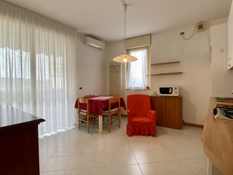 Nel cuore del quartiere Cattane, in un contesto condominiale ben curato e servito da ascensore, p...