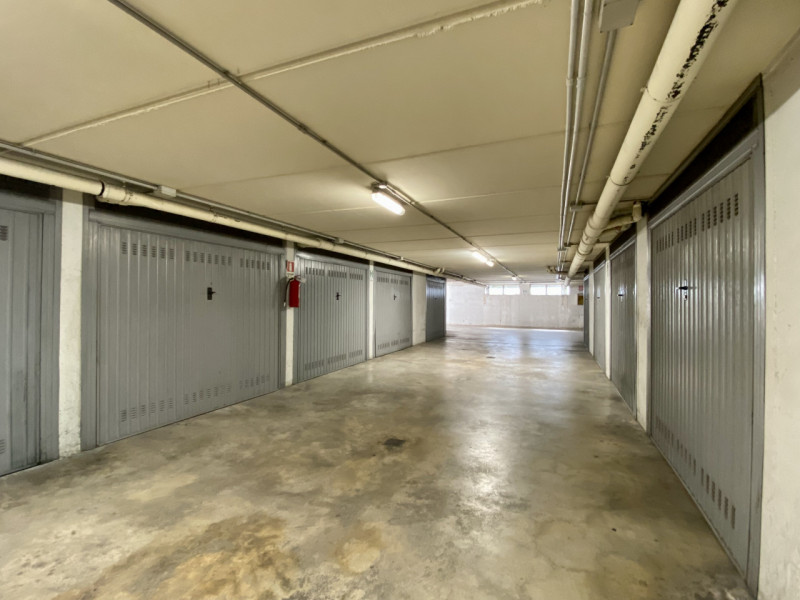 Nel cuore del quartiere Cattane, in un contesto condominiale ben curato e servito da ascensore, p...