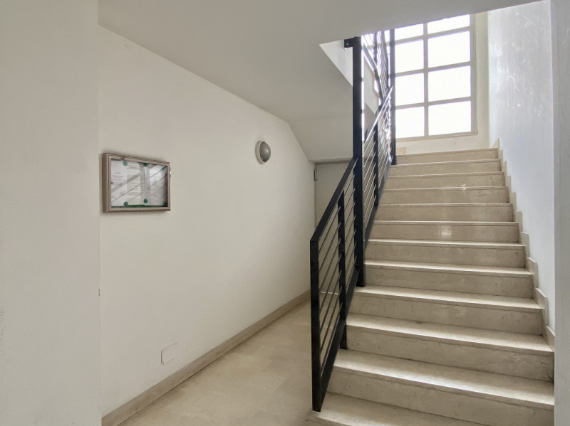 Nel cuore del quartiere Cattane, in un contesto condominiale ben curato e servito da ascensore, p...