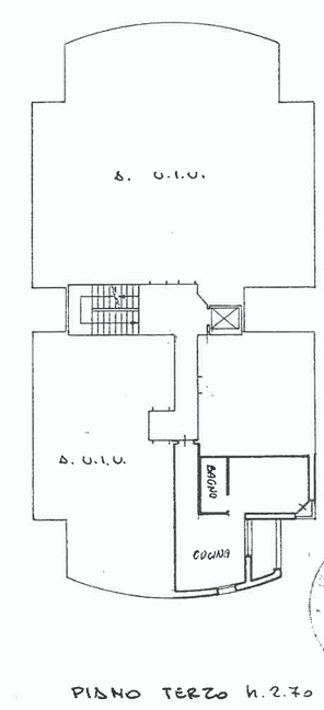 Nel cuore del quartiere Cattane, in un contesto condominiale ben curato e servito da ascensore, p...