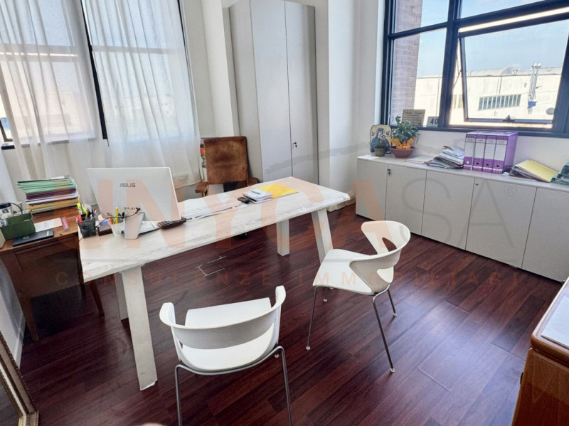 MESTRINO: proponiamo in affitto due stanze ad uso indipendente all’interno di un elegante ufficio...