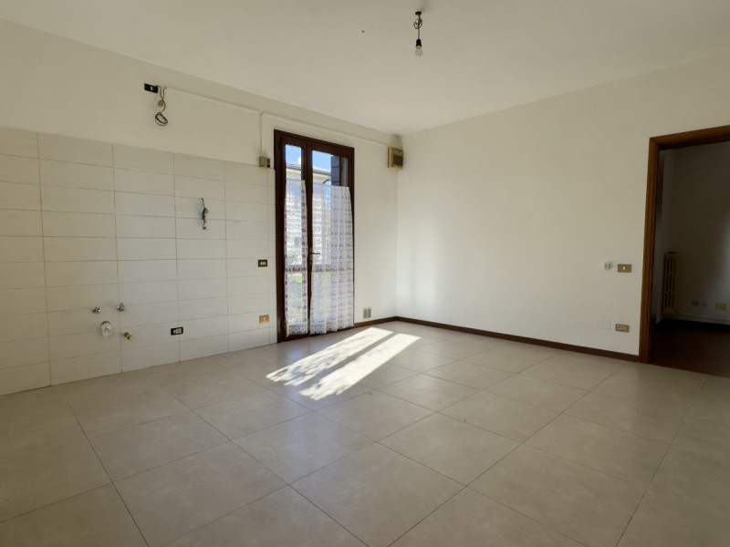 Nel cuore del quartiere residenziale di Caselle di Selvazzano, nella zona delle “Sante”, proponia...