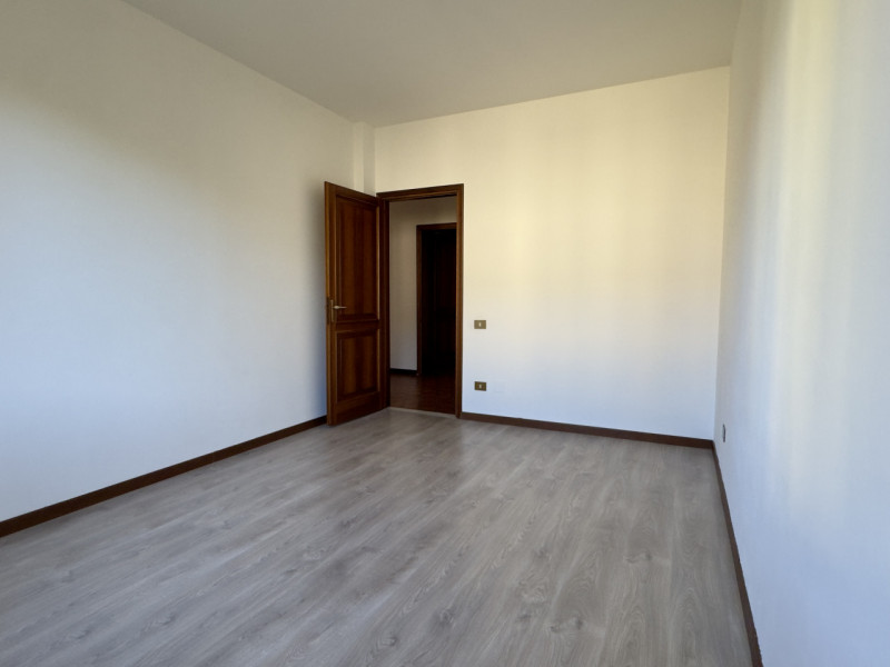 Nel cuore del quartiere residenziale di Caselle di Selvazzano, nella zona delle “Sante”, proponia...