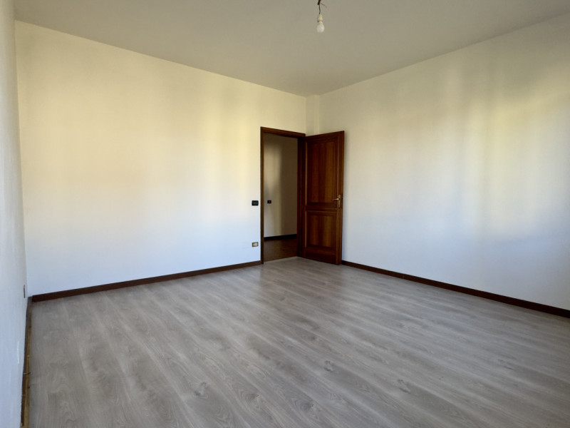 Nel cuore del quartiere residenziale di Caselle di Selvazzano, nella zona delle “Sante”, proponia...