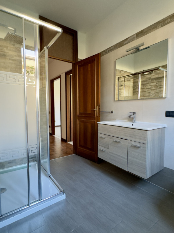 Nel cuore del quartiere residenziale di Caselle di Selvazzano, nella zona delle “Sante”, proponia...