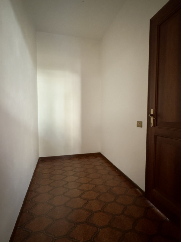 Nel cuore del quartiere residenziale di Caselle di Selvazzano, nella zona delle “Sante”, proponia...