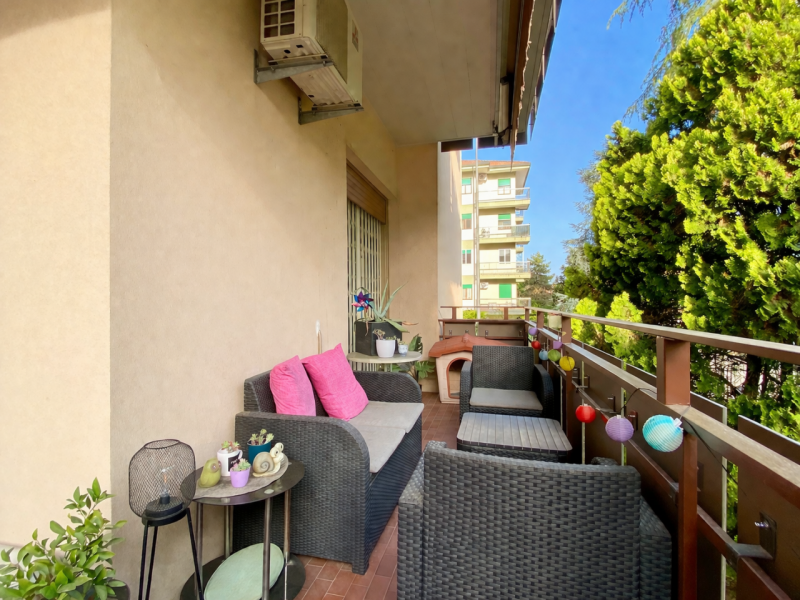 In una delle zone più richieste di Vicenza, nel quartiere Cattane, proponiamo in vendita un appar...