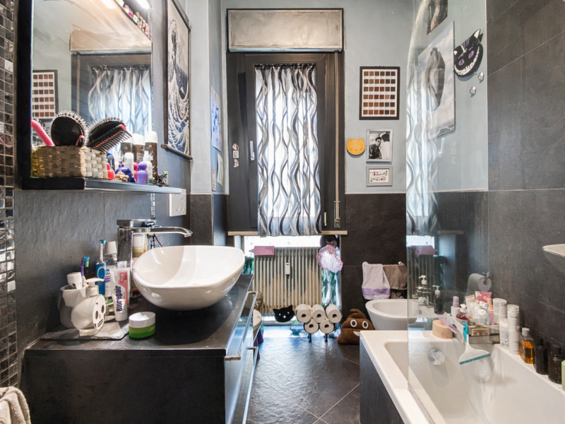 In una delle zone più richieste di Vicenza, nel quartiere Cattane, proponiamo in vendita un appar...