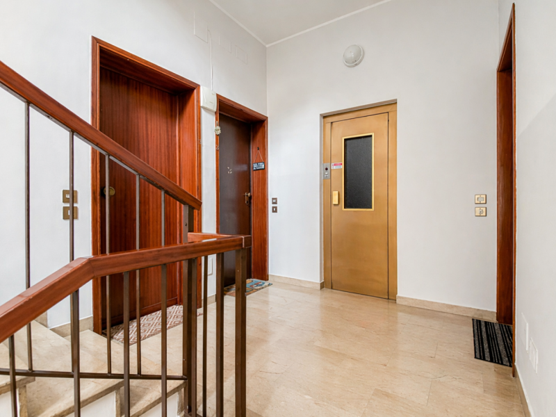 In una delle zone più richieste di Vicenza, nel quartiere Cattane, proponiamo in vendita un appar...