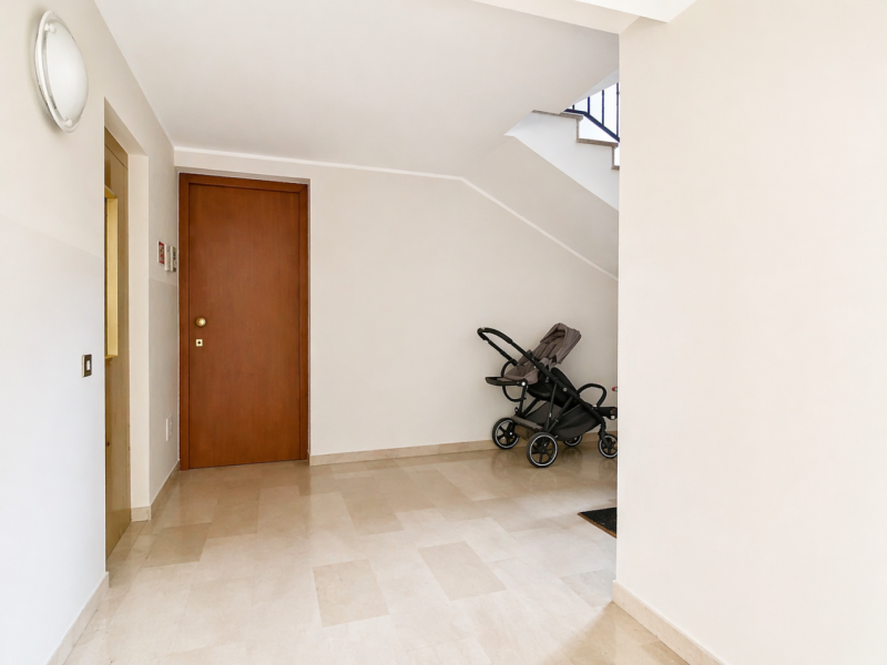 In una delle zone più richieste di Vicenza, nel quartiere Cattane, proponiamo in vendita un appar...