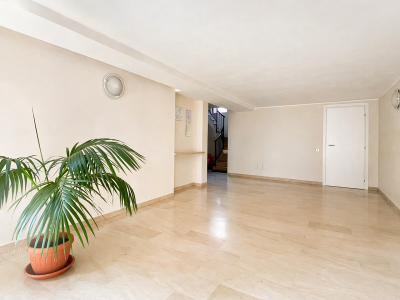 In una delle zone più richieste di Vicenza, nel quartiere Cattane, proponiamo in vendita un appar...