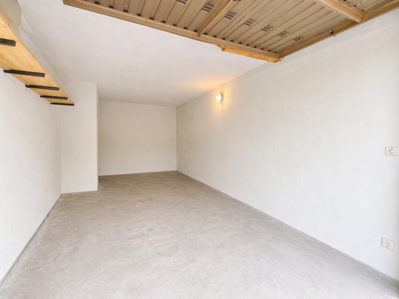 In una delle zone più richieste di Vicenza, nel quartiere Cattane, proponiamo in vendita un appar...