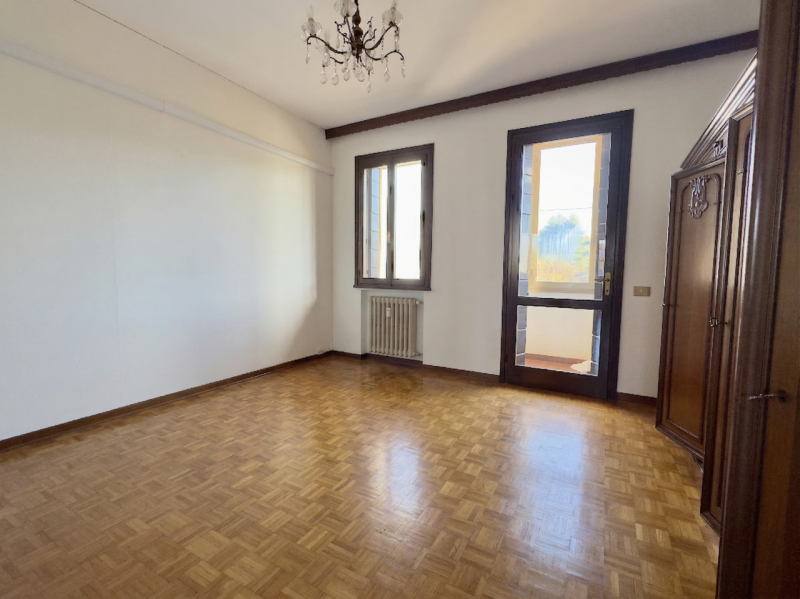 Nel cuore del quartiere residenziale di Caselle di Selvazzano, nella zona delle “Sante”, proponia...