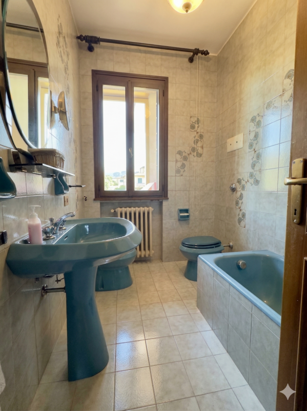 Nel cuore del quartiere residenziale di Caselle di Selvazzano, nella zona delle “Sante”, proponia...