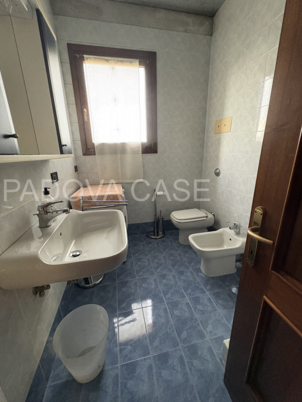 Attico su due livelli in zona Savonarola: vista, comfort e stile nel cuore di Padova

In una dell...