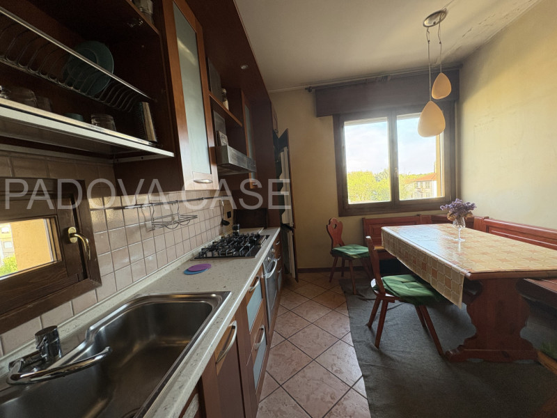 Attico su due livelli in zona Savonarola: vista, comfort e stile nel cuore di Padova

In una dell...