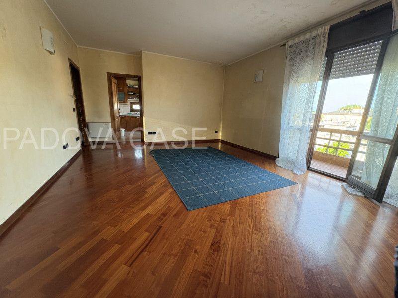 Attico su due livelli in zona Savonarola: vista, comfort e stile nel cuore di Padova

In una dell...