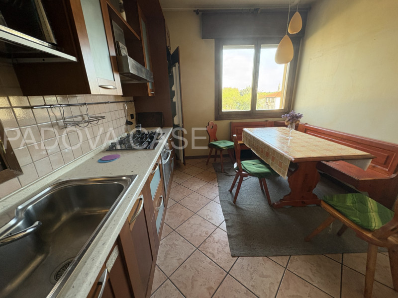 Attico su due livelli in zona Savonarola: vista, comfort e stile nel cuore di Padova

In una dell...