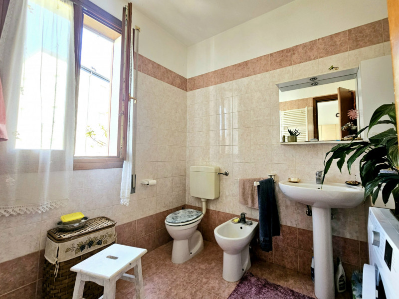 Proponiamo in vendita un interessante appartamento bilocale per investimento, situato a Este, in ...