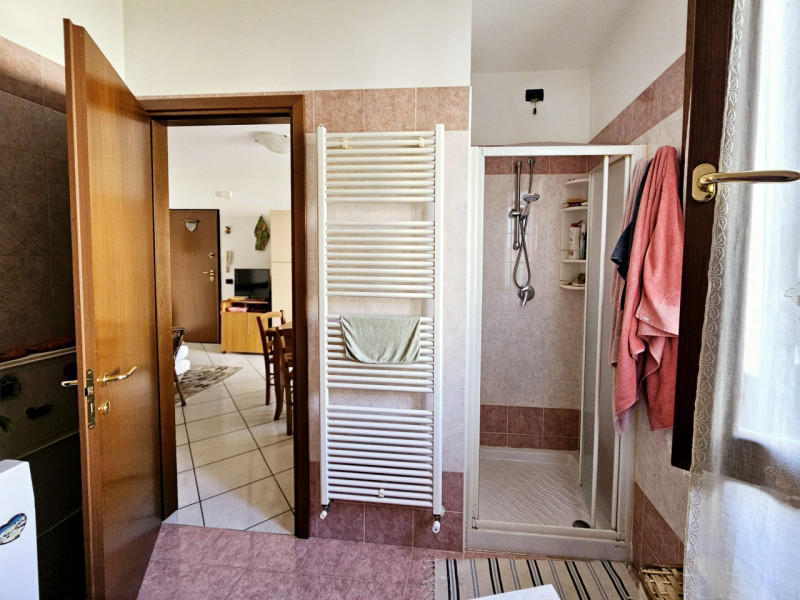 Proponiamo in vendita un interessante appartamento bilocale per investimento, situato a Este, in ...