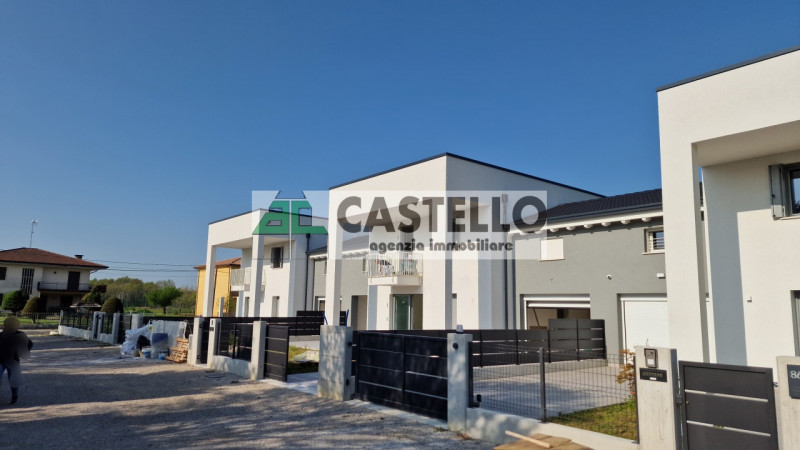 Santa Giustina in Colle a 1km dal centro paese in zona verde proponiamo interessanti porzioni di ...