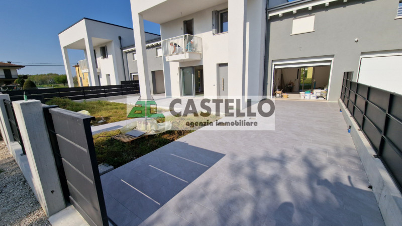 Santa Giustina in Colle a 1km dal centro paese in zona verde proponiamo interessanti porzioni di ...