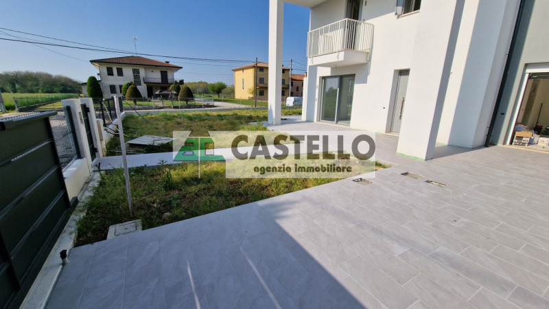 Santa Giustina in Colle a 1km dal centro paese in zona verde proponiamo interessanti porzioni di ...