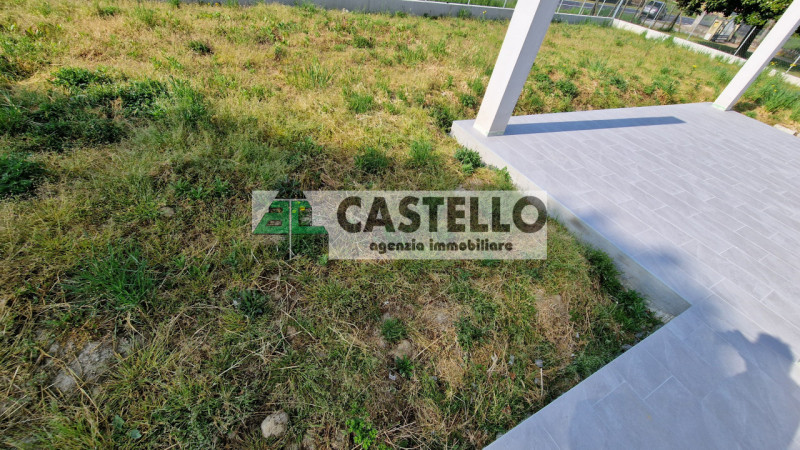 Santa Giustina in Colle a 1km dal centro paese in zona verde proponiamo interessanti porzioni di ...