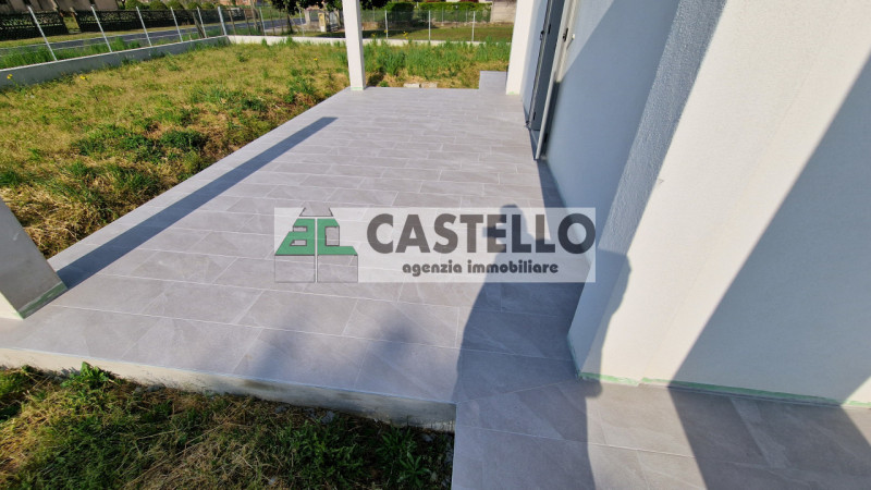 Santa Giustina in Colle a 1km dal centro paese in zona verde proponiamo interessanti porzioni di ...