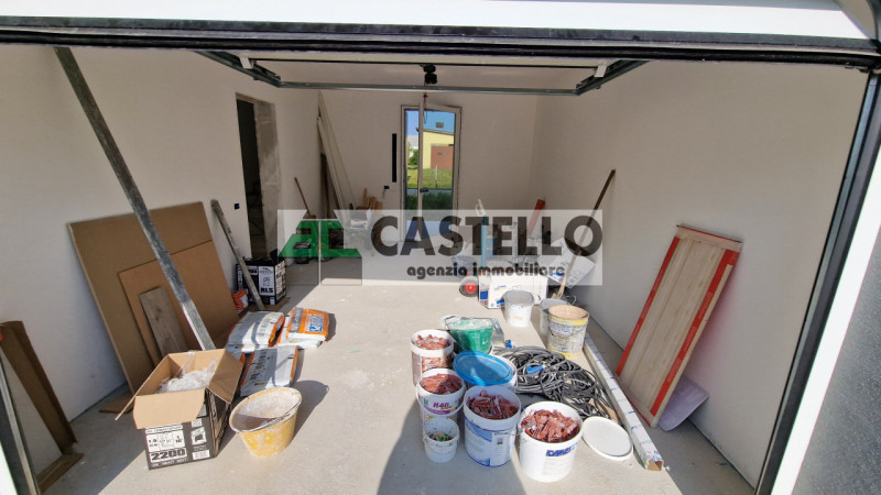 Santa Giustina in Colle a 1km dal centro paese in zona verde proponiamo interessanti porzioni di ...