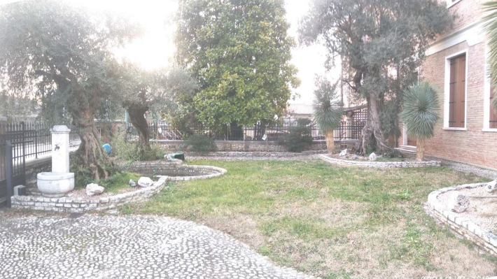 Rif. A.A.583-22

Vendita all'asta - abitazione in villini su 4 livelli in data 26 maggio 2026

De...