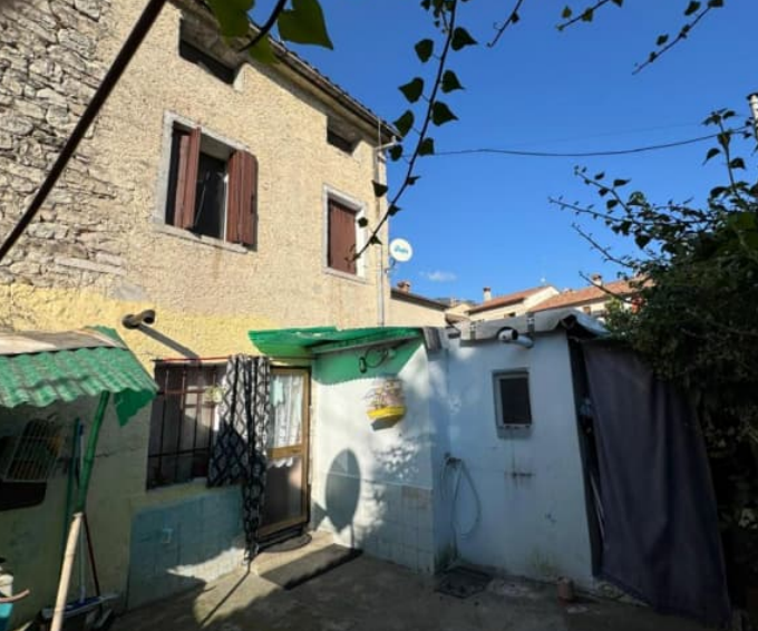 Rif. A.A.32-251

Vendita all'asta - abitazione in linea su 3 livelli in data 26 maggio 2026

Desc...