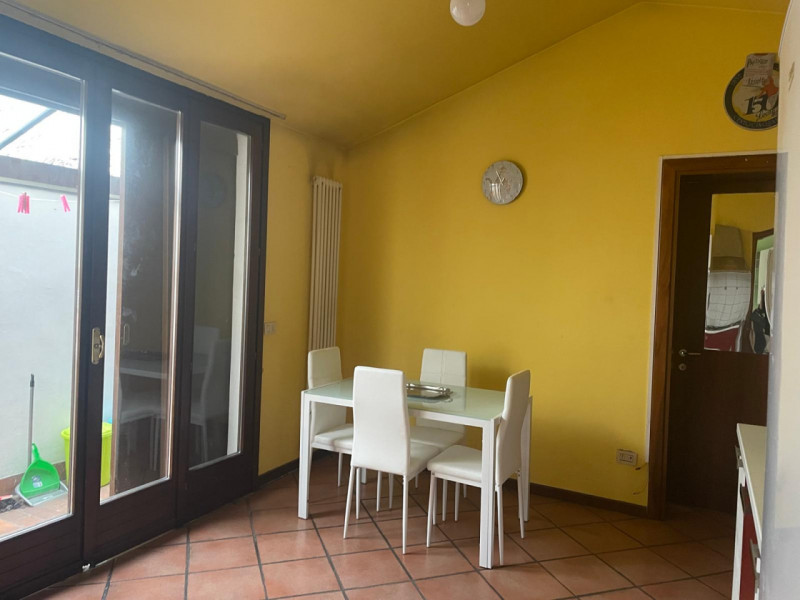 Grazioso trilocale in affitto nel cuore di Santa Bertilla, situato in una posizione strategica a ...