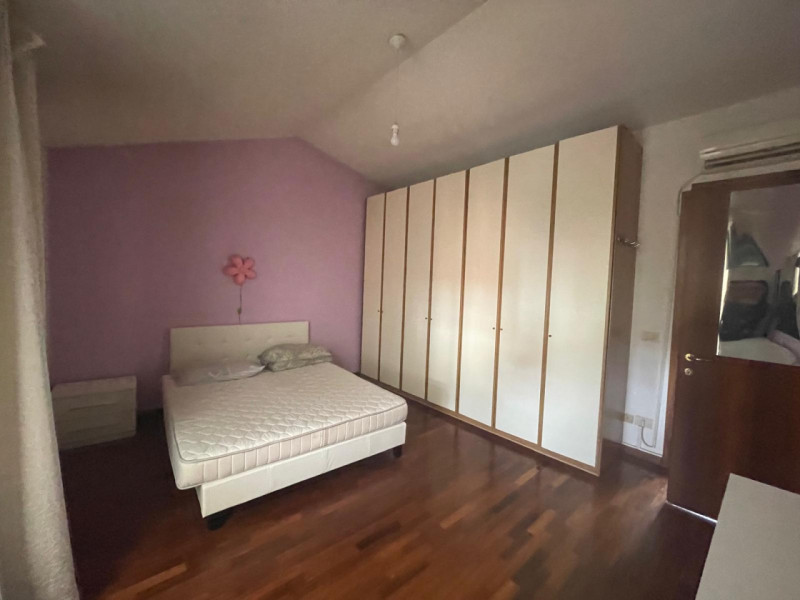 Grazioso trilocale in affitto nel cuore di Santa Bertilla, situato in una posizione strategica a ...