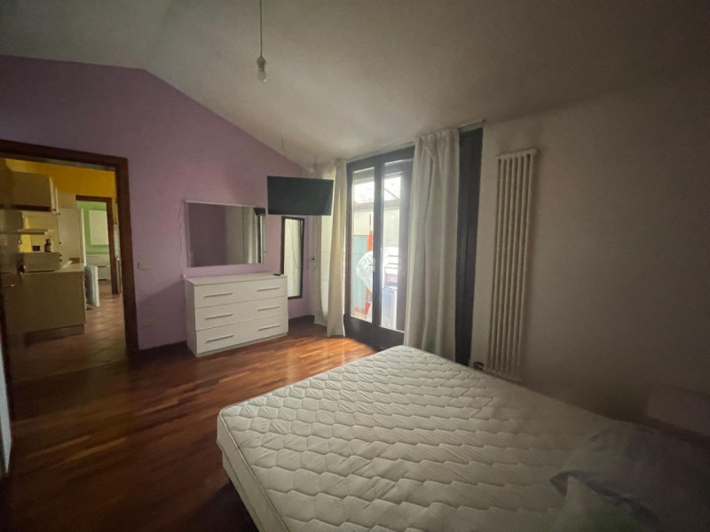 Grazioso trilocale in affitto nel cuore di Santa Bertilla, situato in una posizione strategica a ...